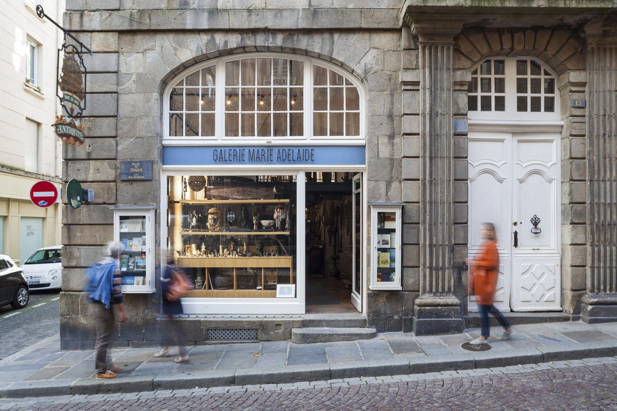 Façade principale. Création d'une galerie d'antiquité à Saint-Malo Intra Muros.