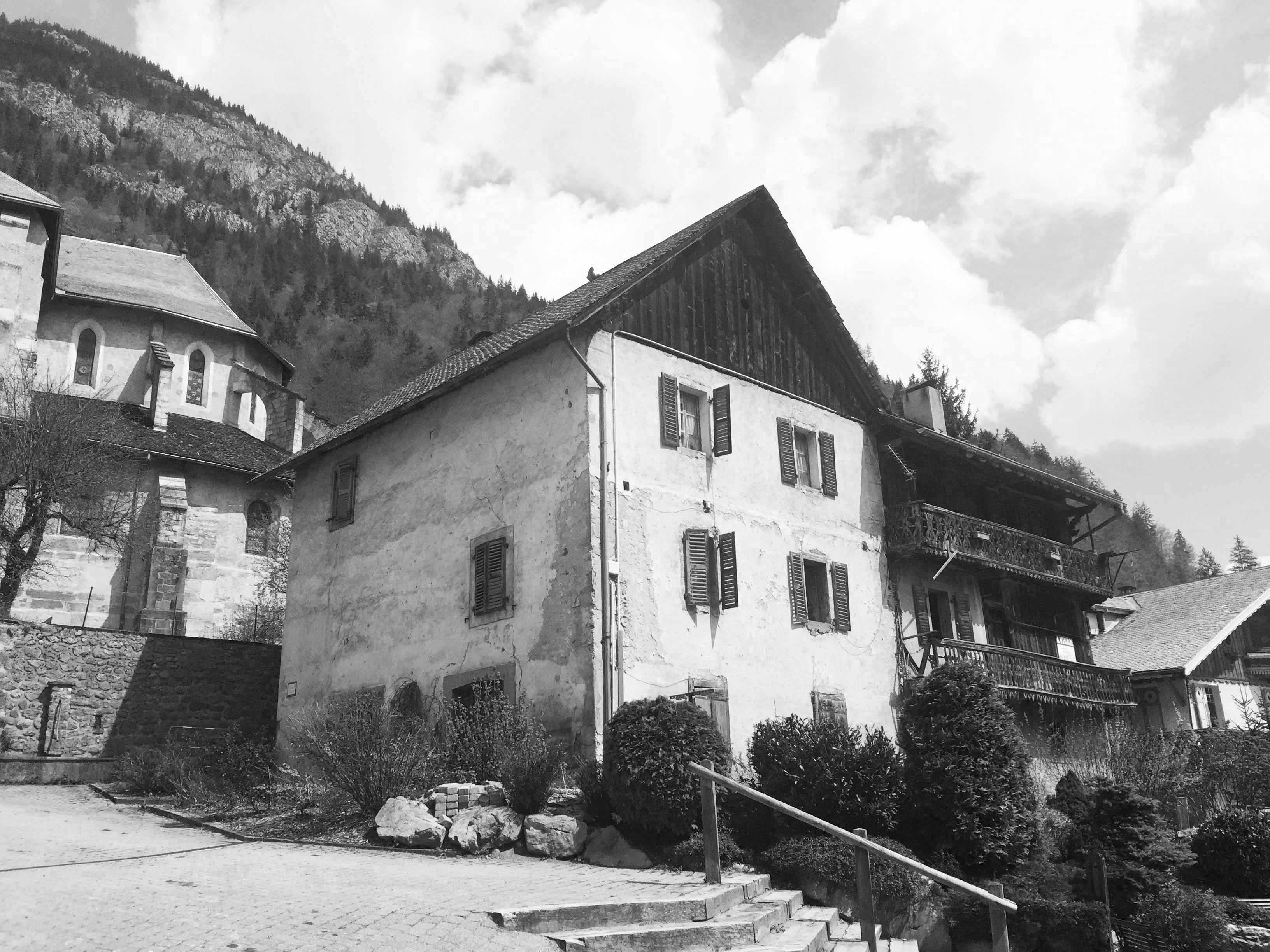 Photo ancienne du ancien presbytère existant. Réhabilitation d'un chalet à Abondance.