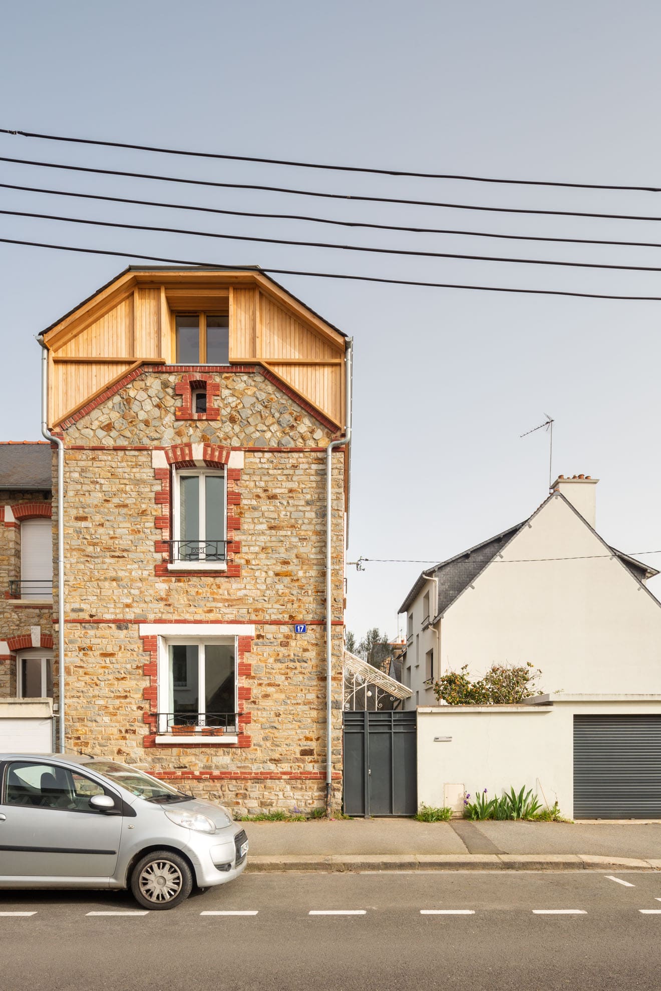 Vue Extérieure. Surélévation d'une maison individuelle à Rennes.