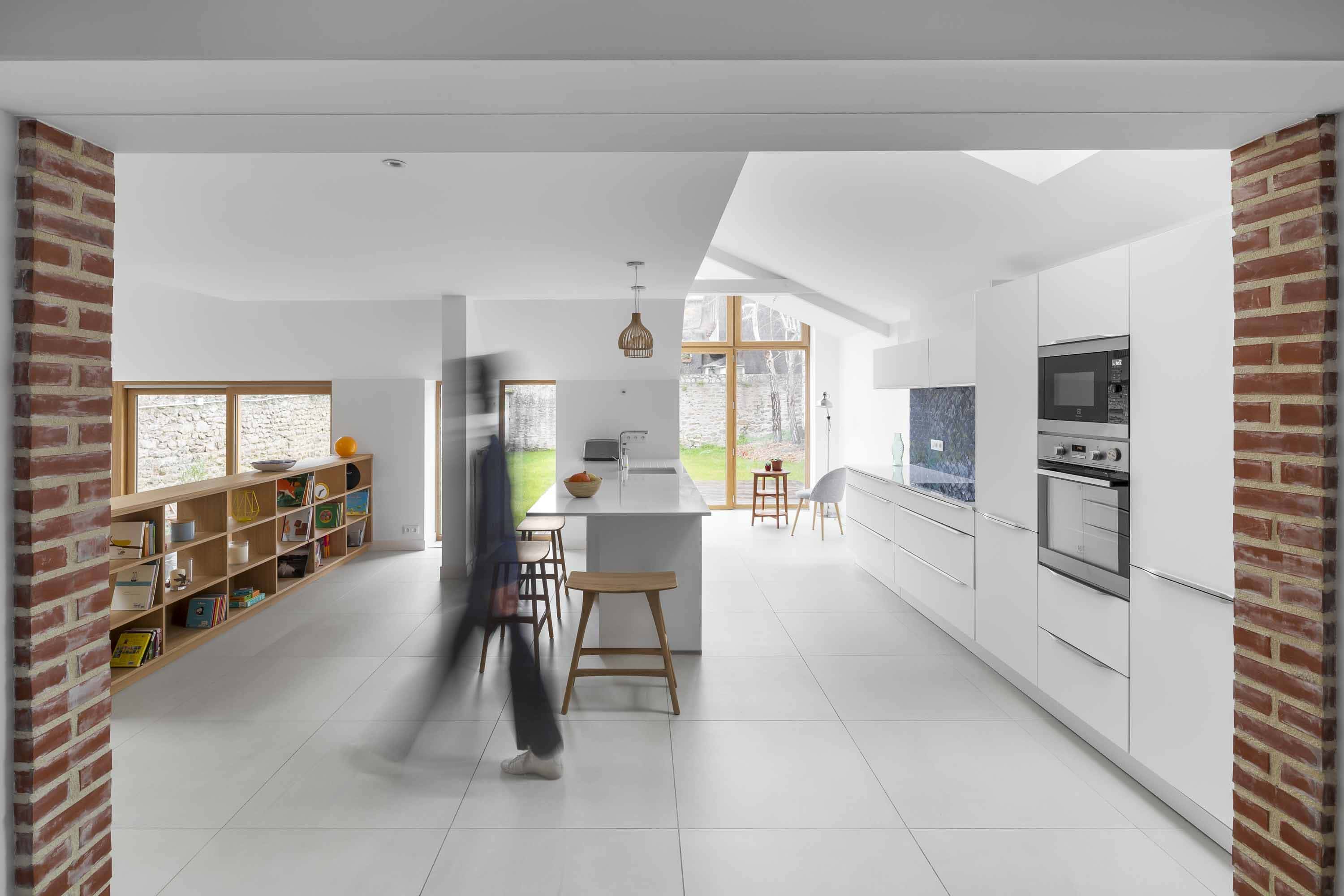 Vue intérieure. Extension et rénovation d'une maison à Dinard.