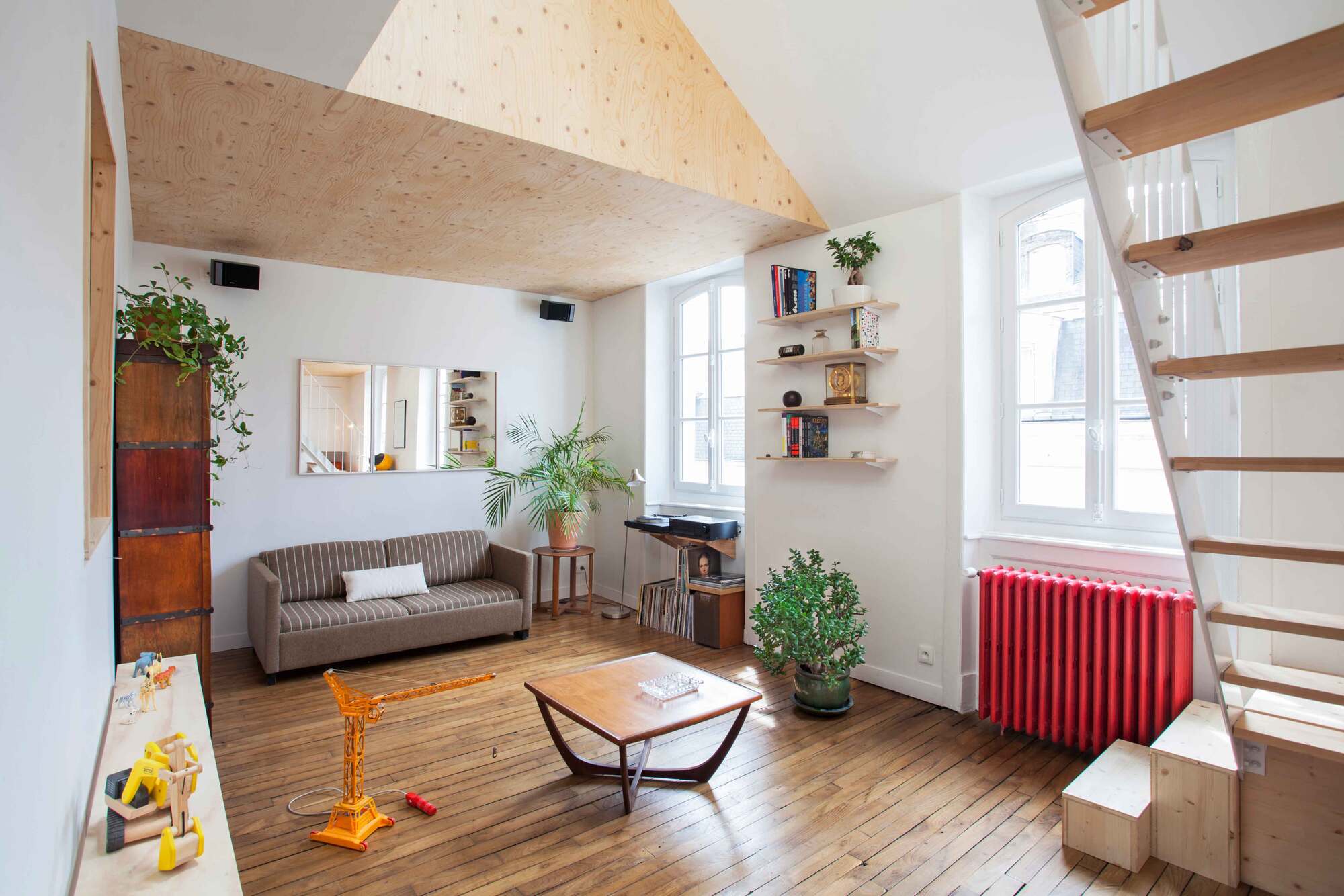 Vue du salon. Transformation en duplex à Rennes.