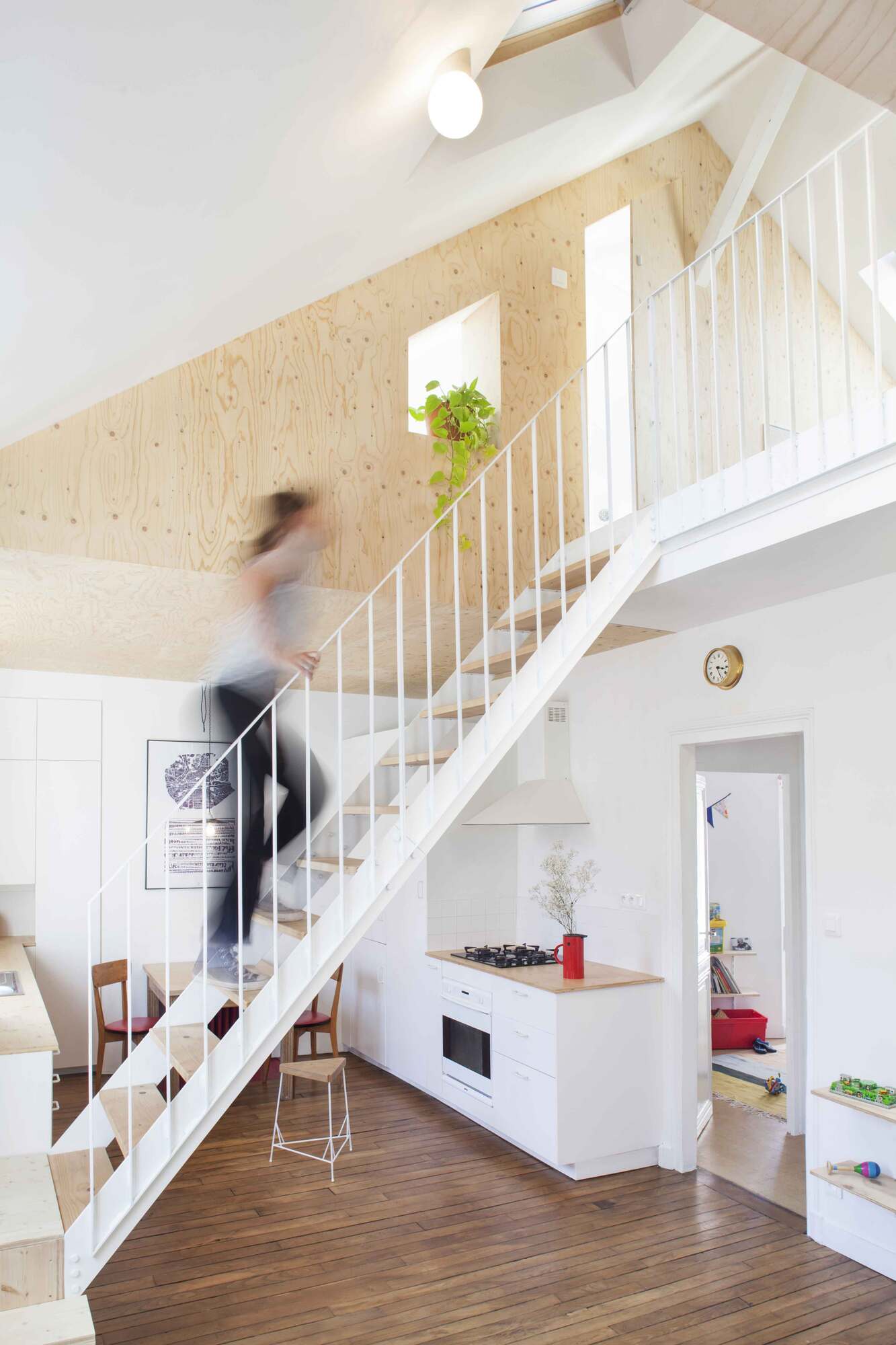 Escalier et mansarde. Transformation en duplex à Rennes.