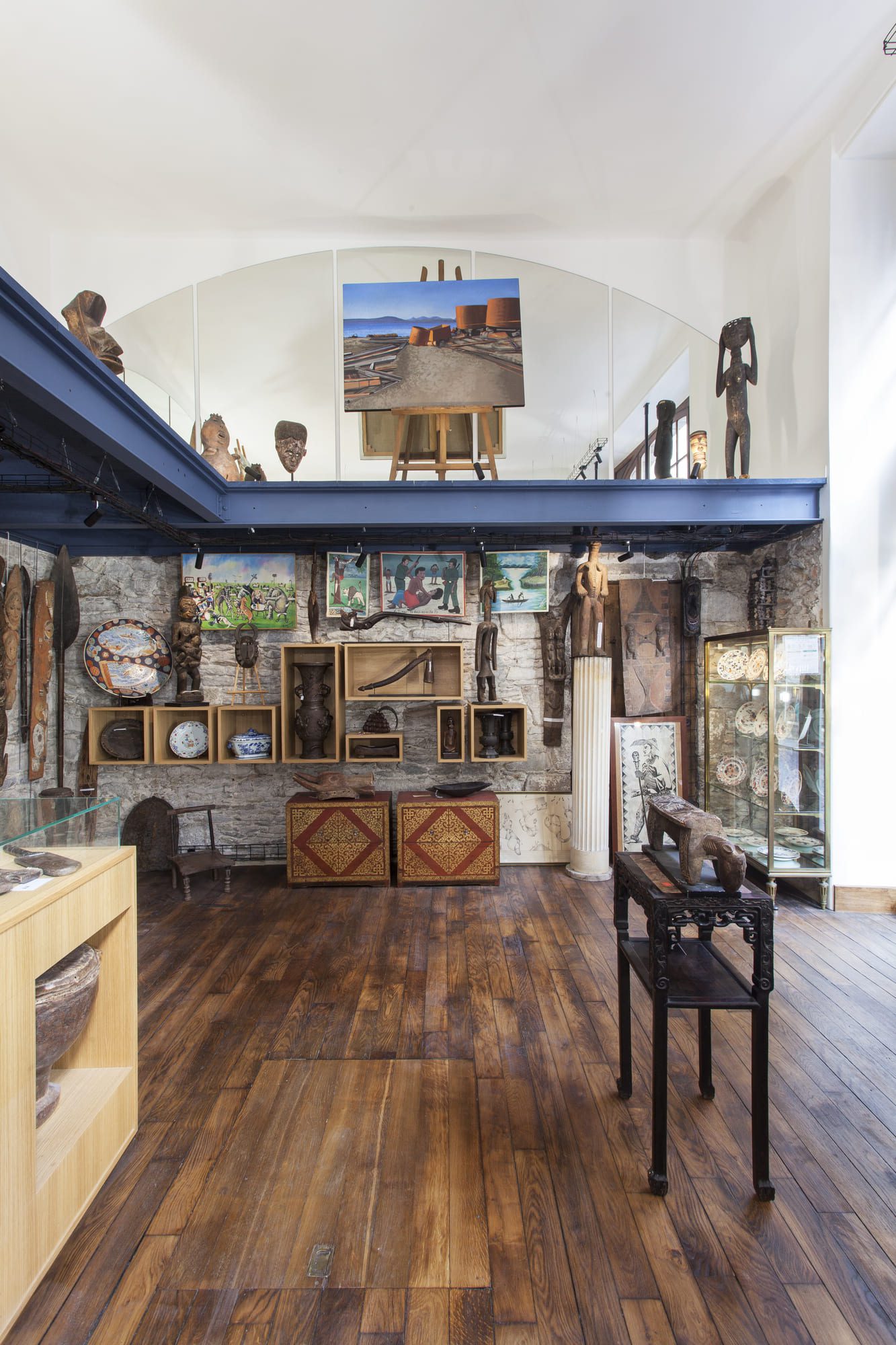 Vue intérieure. Création d'une galerie d'antiquité à Saint-Malo Intra Muros.