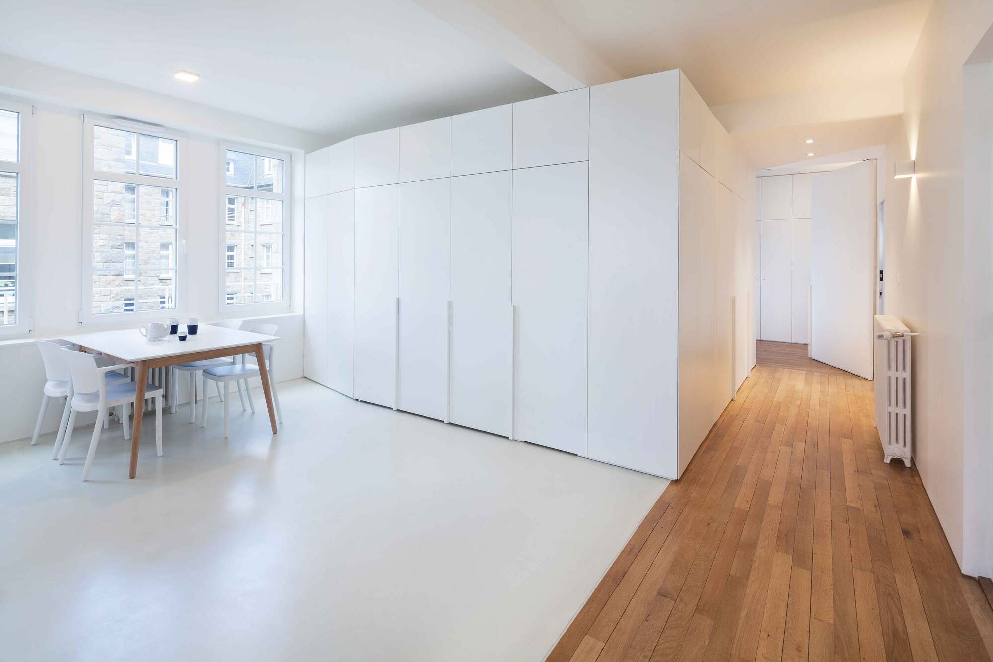 Vue intérieure. Rénovation d'un appartement à Saint-Malo Intra Muros.