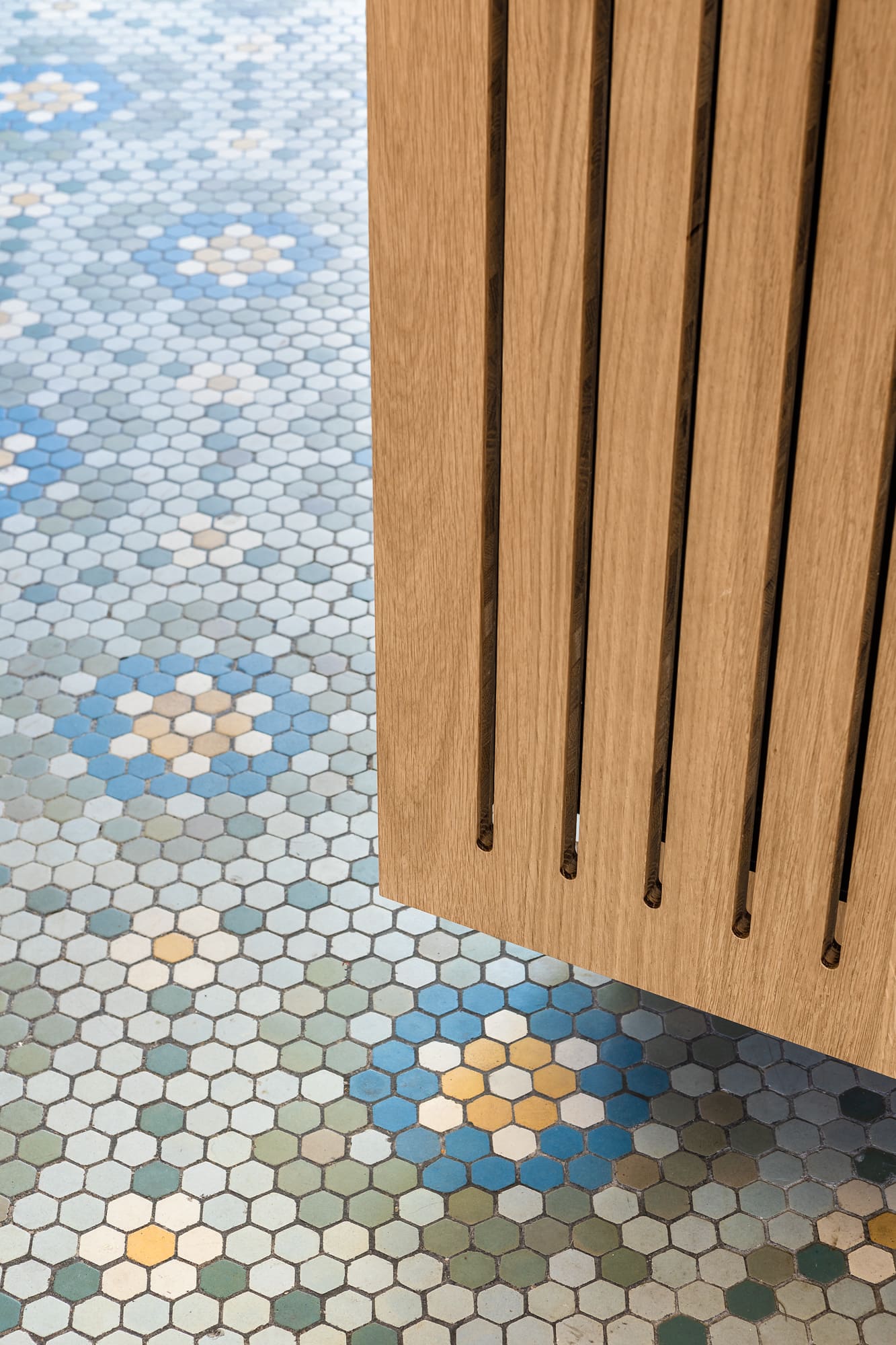 Détail du carrelage de la cuisine. Rénovation d’une maison individuelle à Saint-Malo.