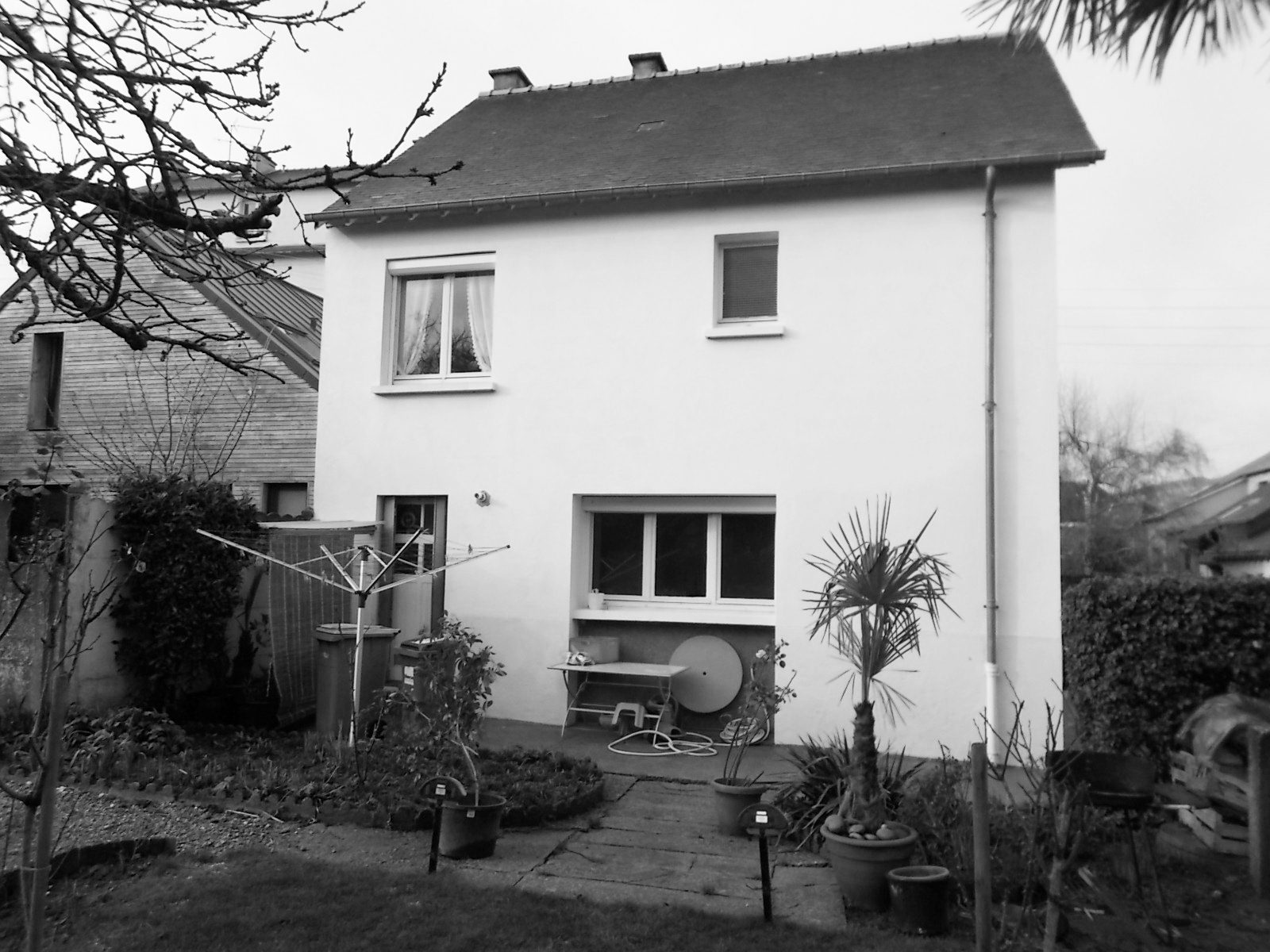Photo ancienne de la maison existante. Extension en bois d'une maison individuelle.